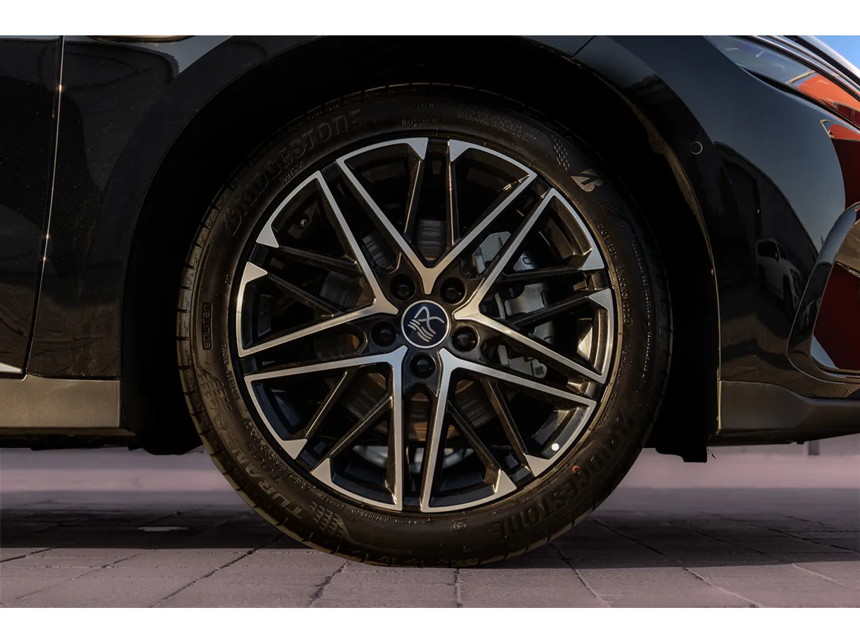 Car image 13