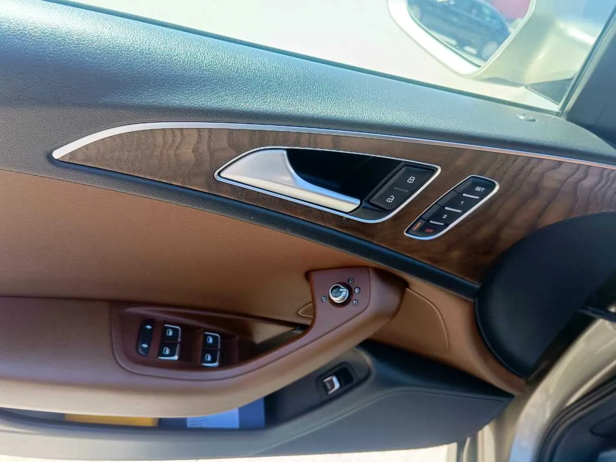 Car image 32