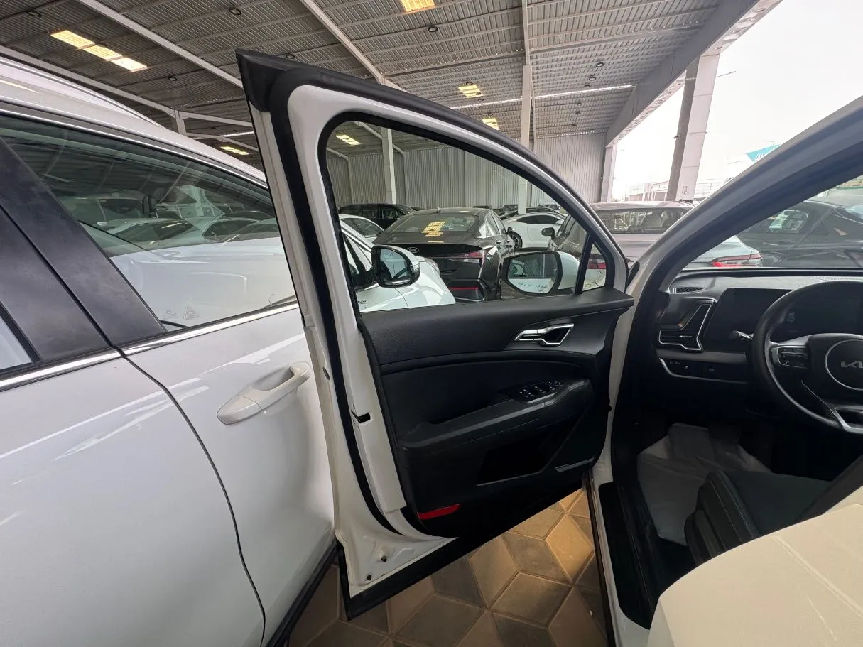 Car image 7