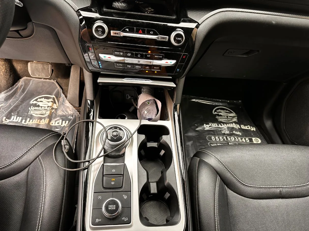 Car image 20