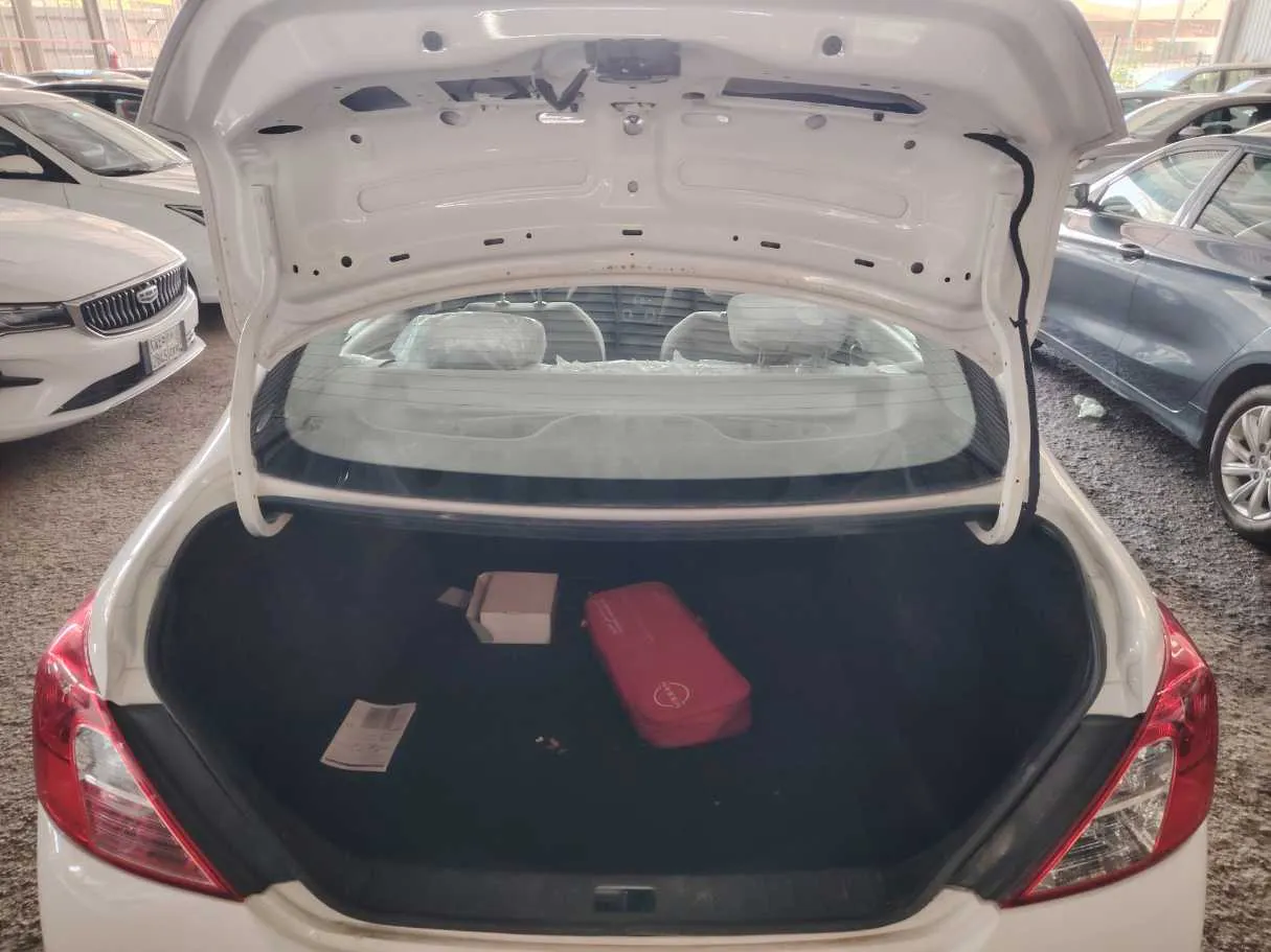 Car image 24