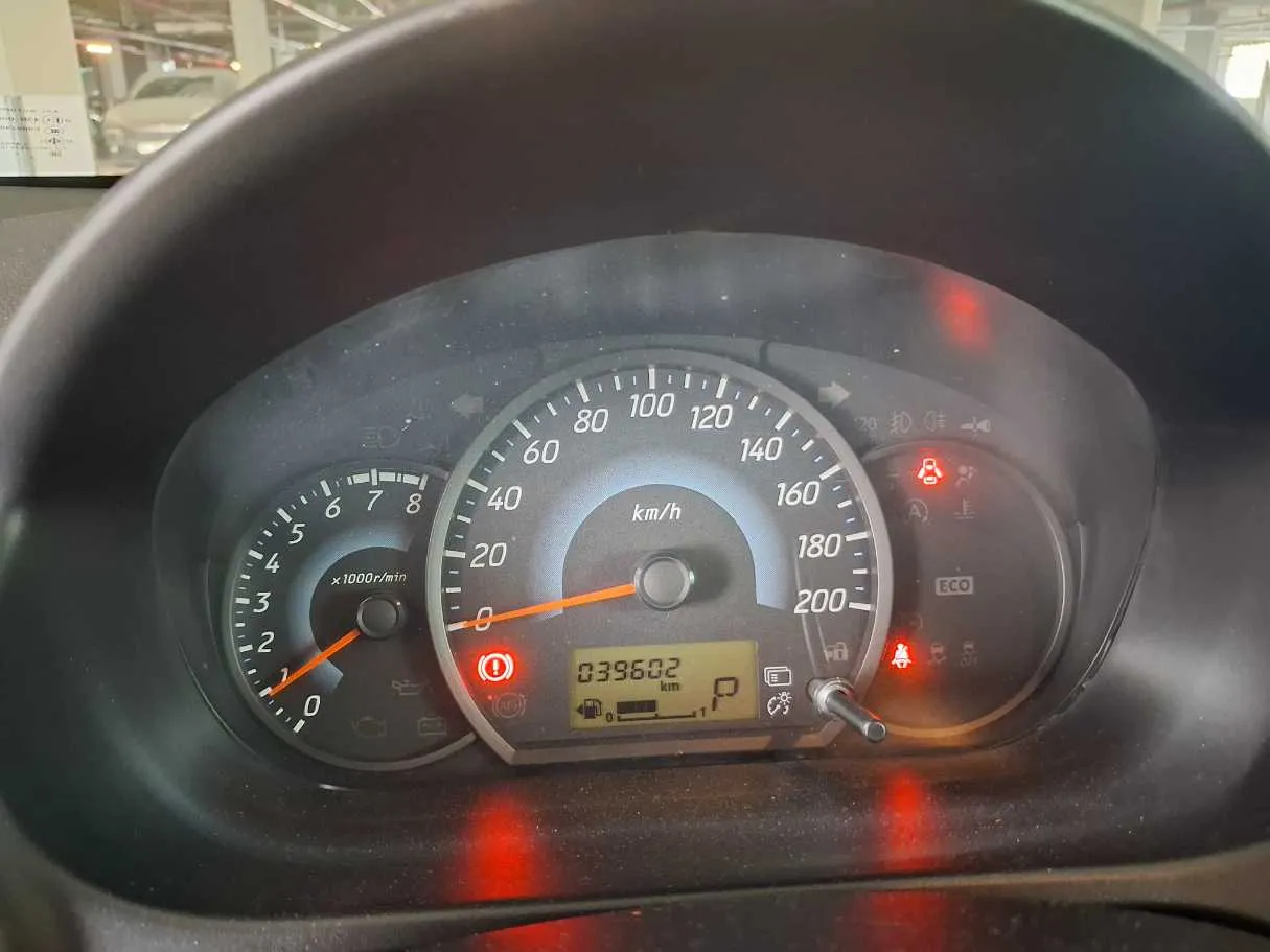 Car image 19