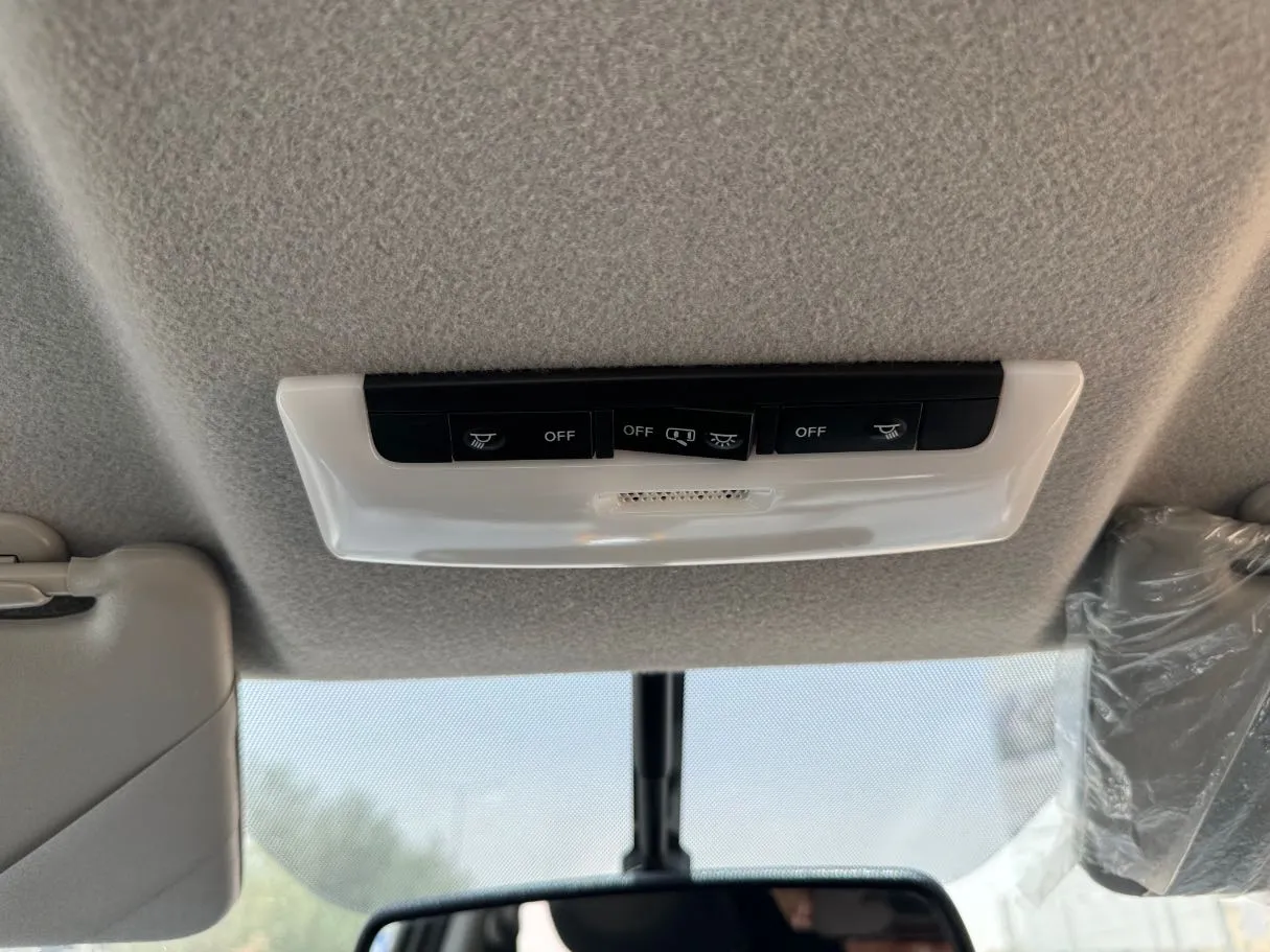 Car image 23