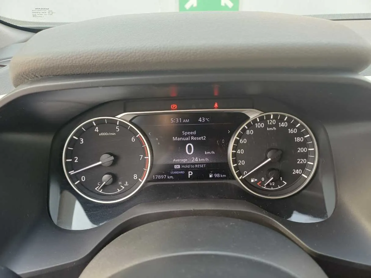 Car image 11
