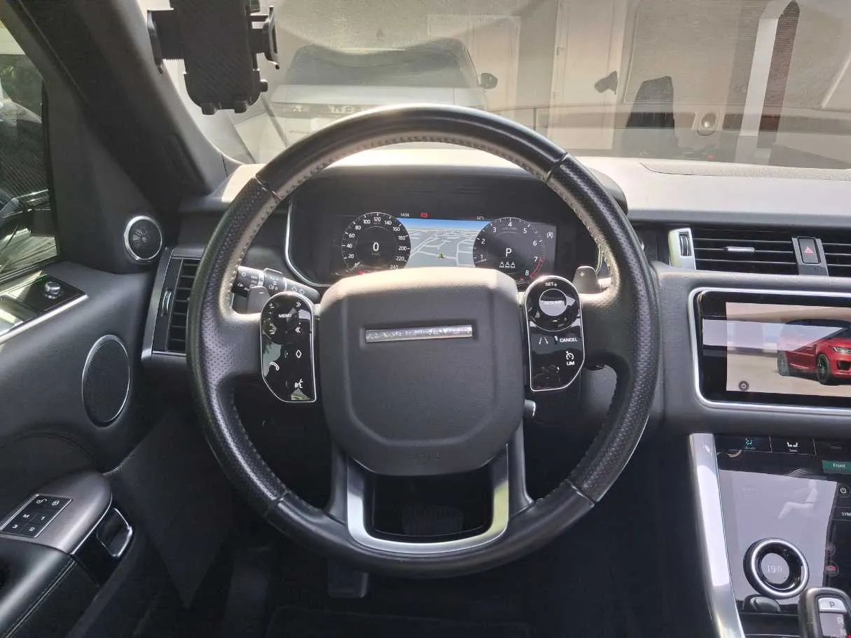 Car image 19