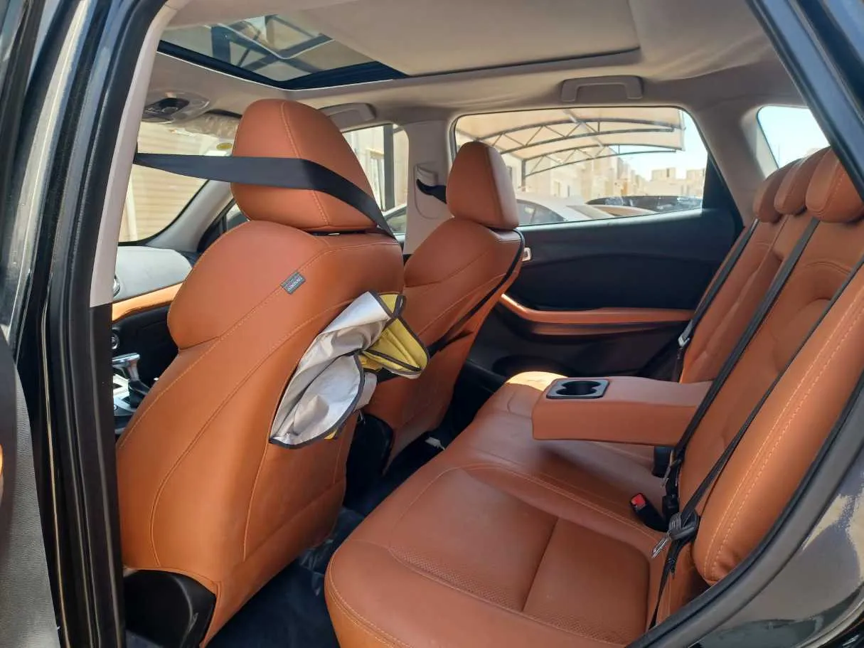 Car image 15