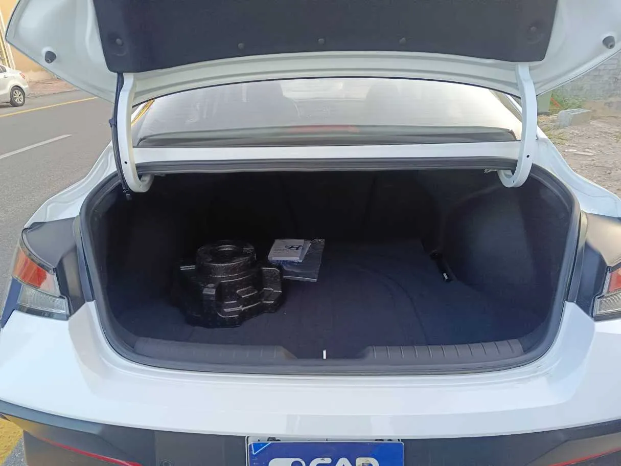 Car image 33
