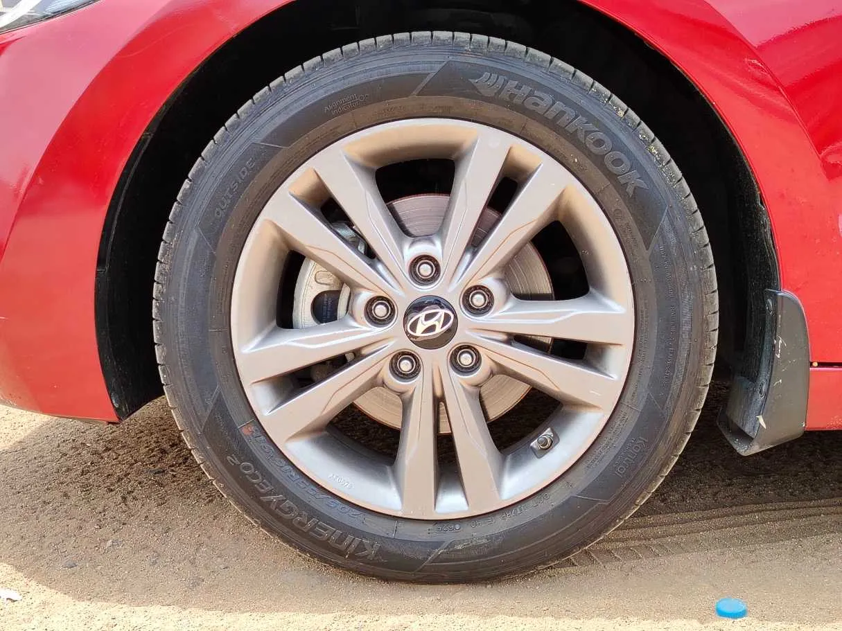 Car image 10