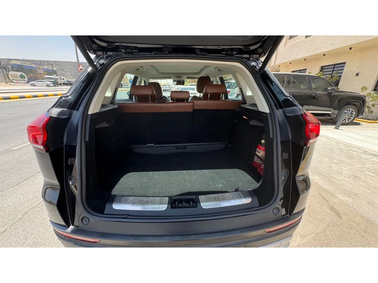 Car image 20