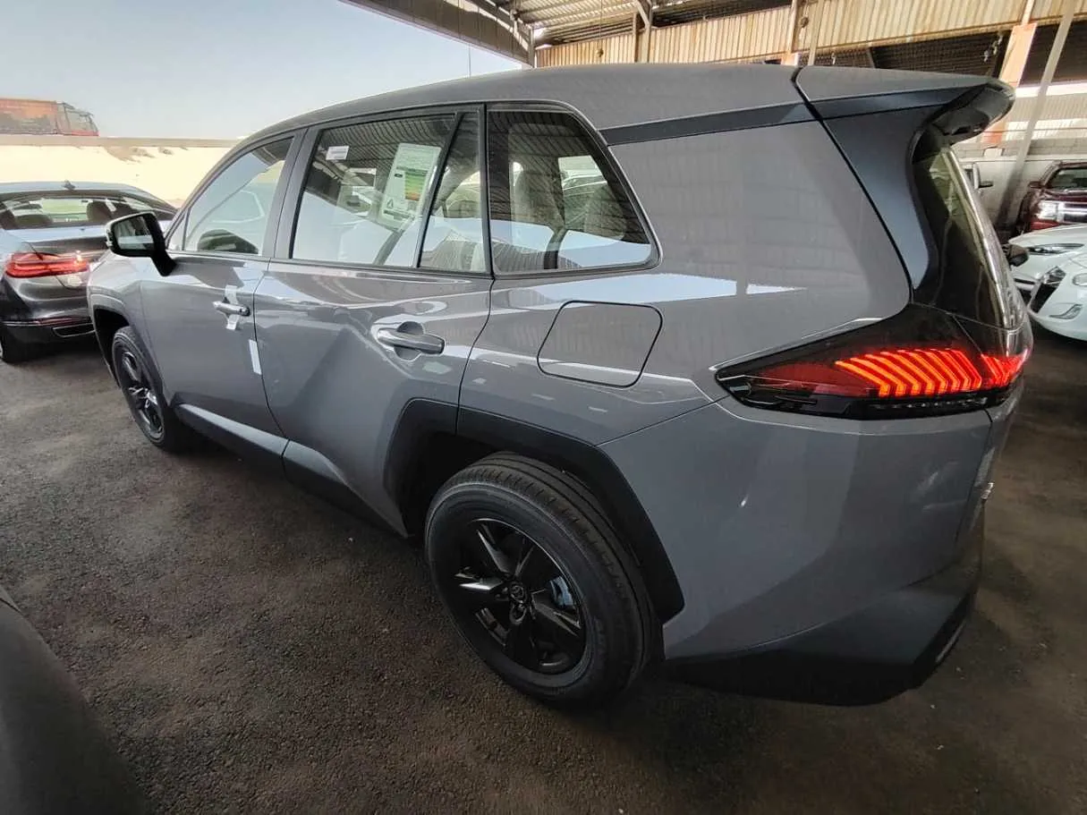 Car image 8
