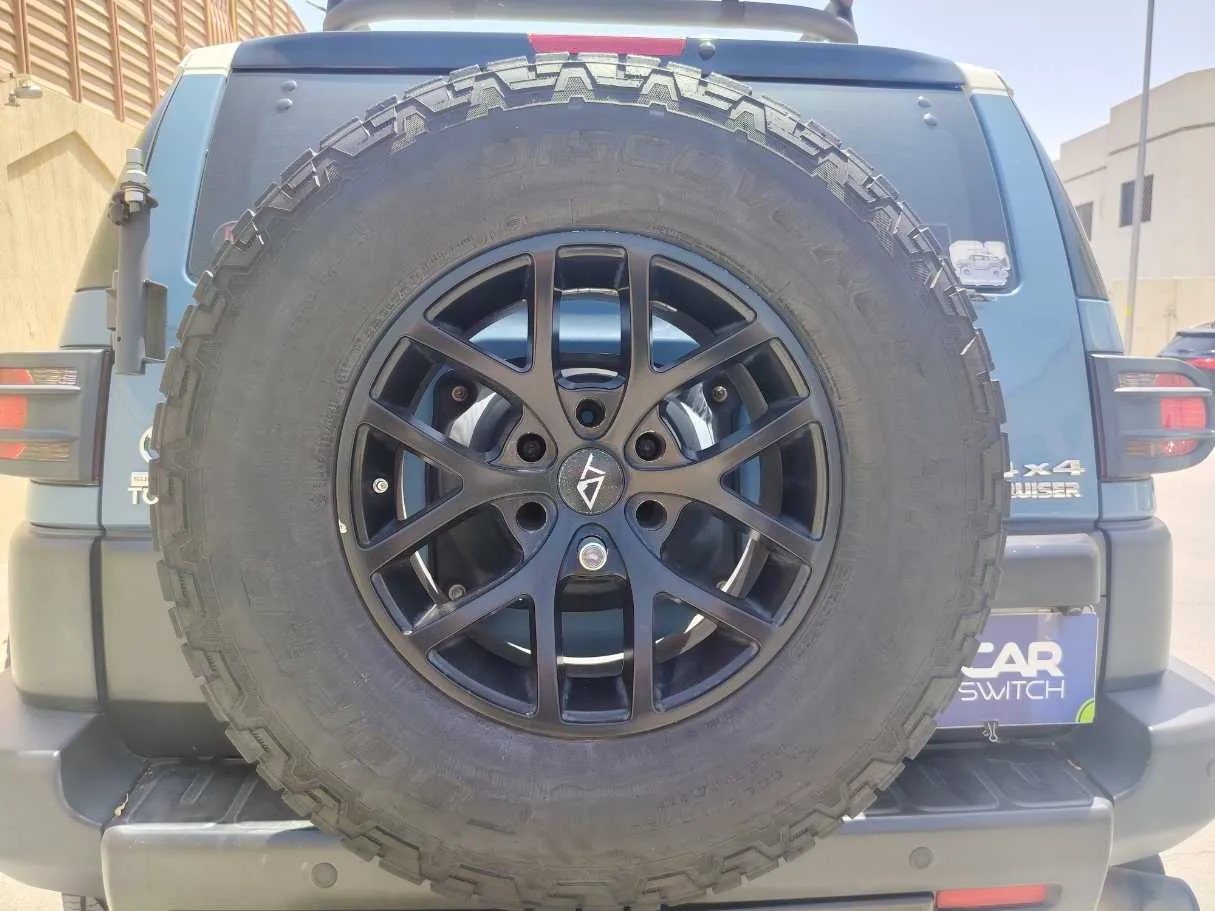 Car image 10