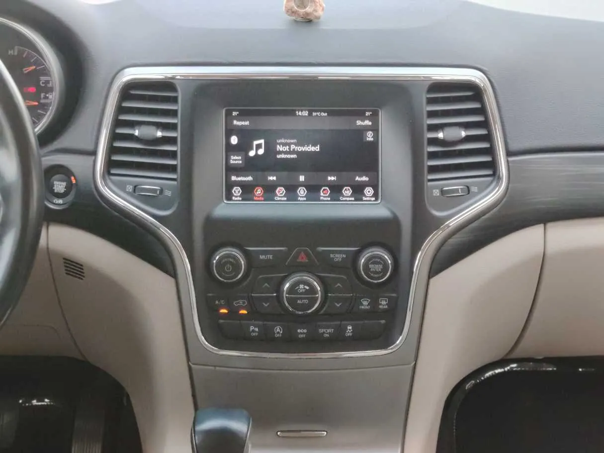 Car image 18