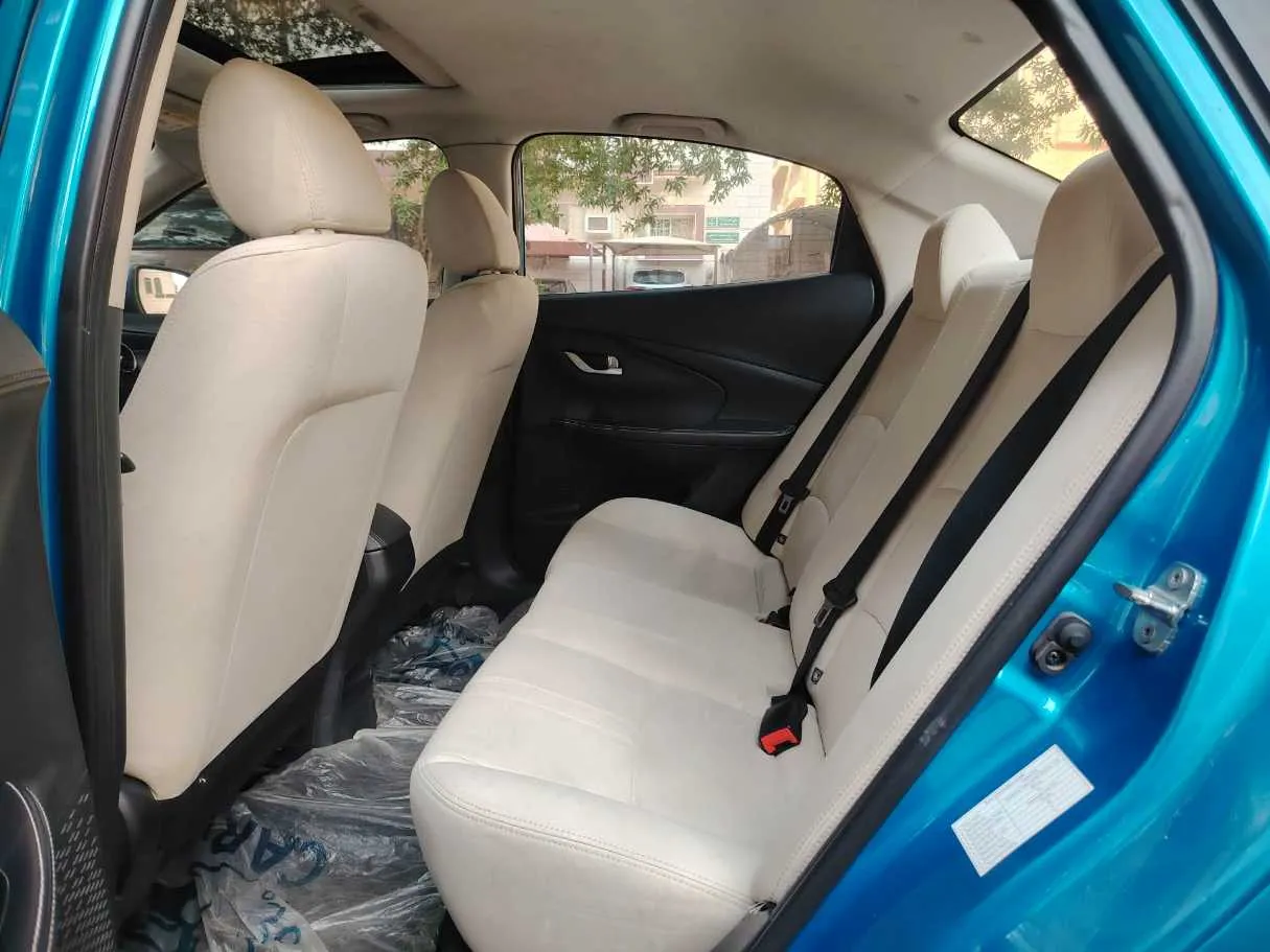 Car image 18