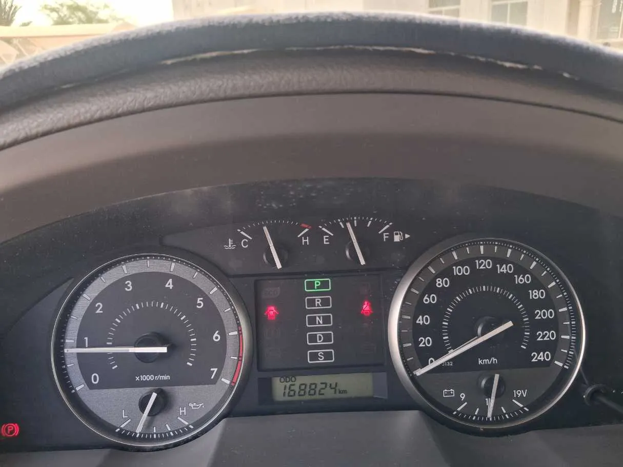 Car image 19