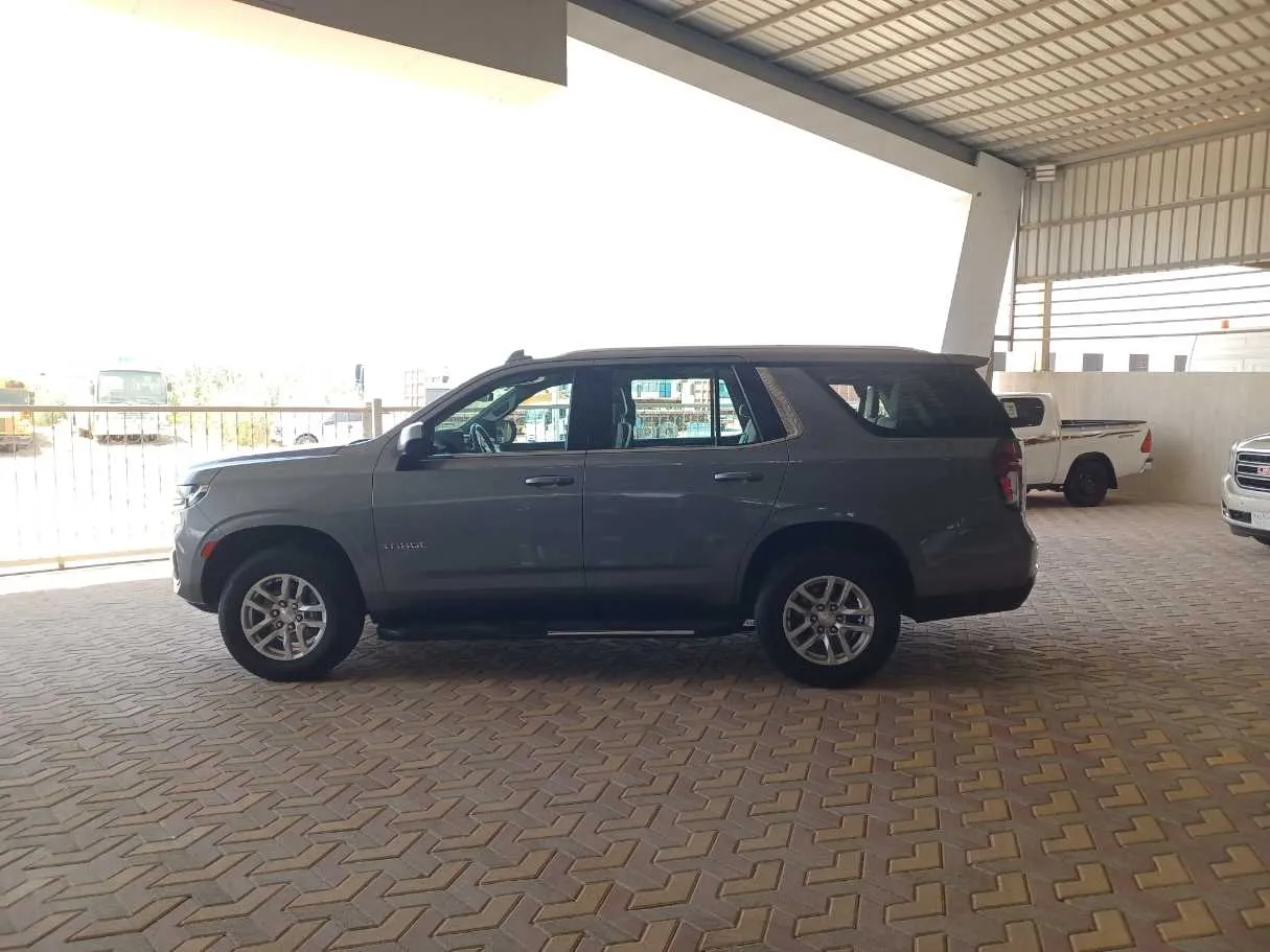 Car image 8