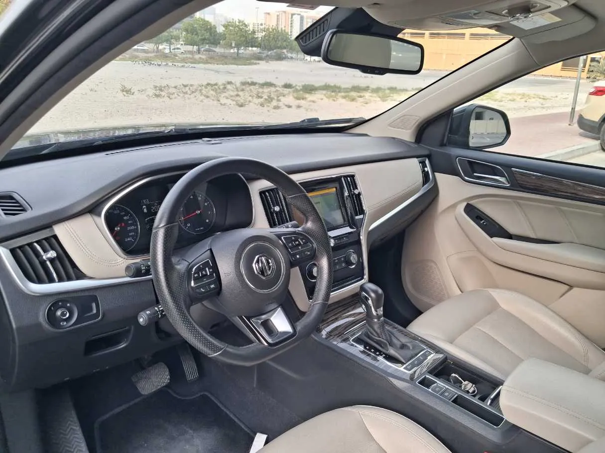 Car image 11