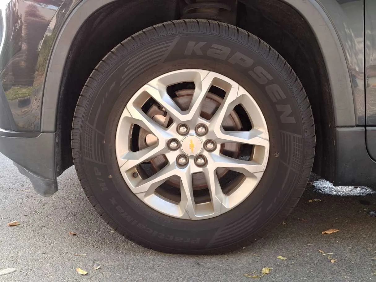 Car image 9