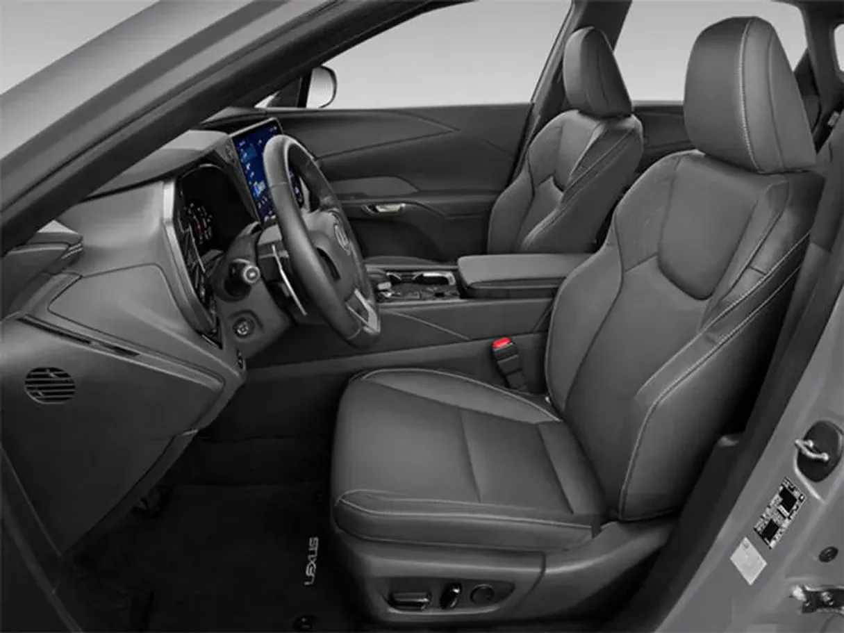 Car image 7