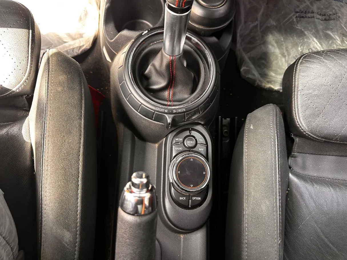 Car image 15