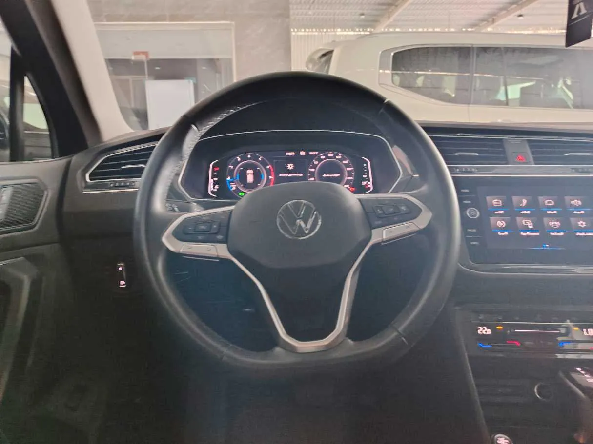 Car image 25