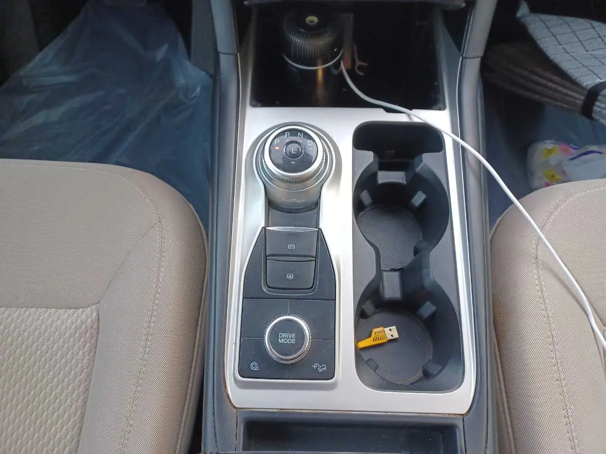 Car image 14