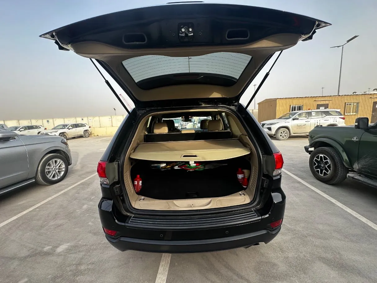 Car image 23