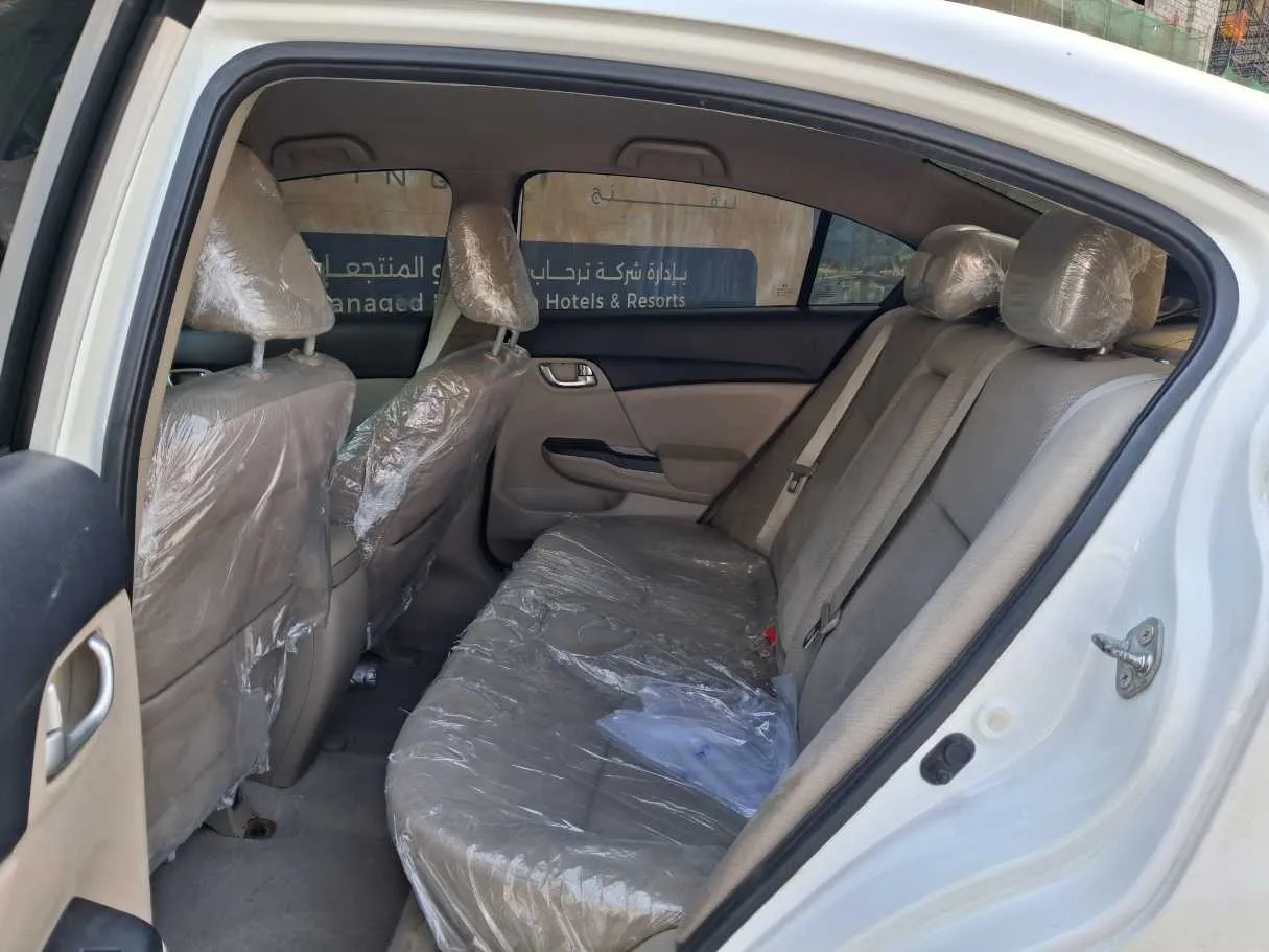 Car image 13