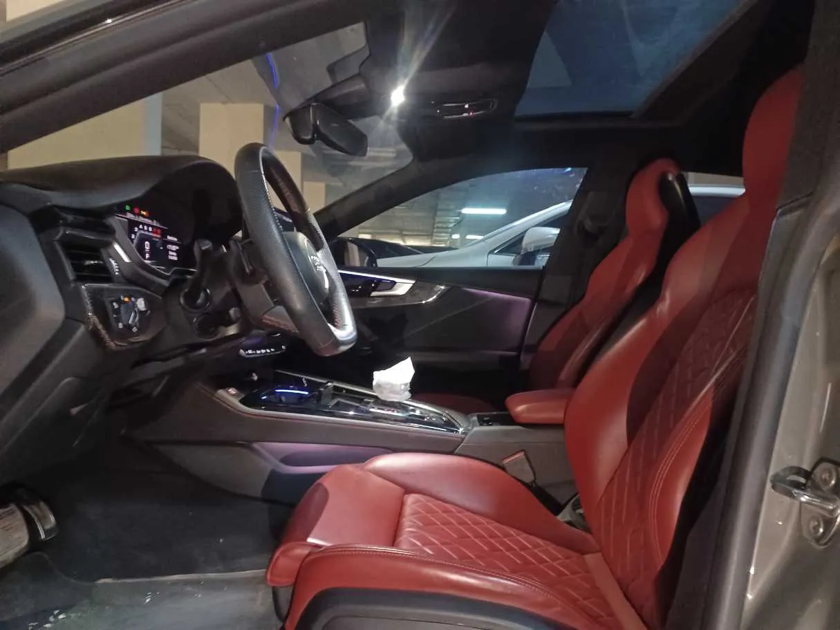 Car image 12