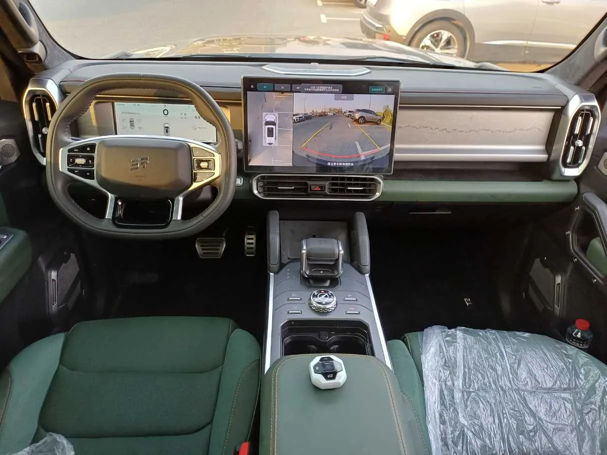 Car image 15