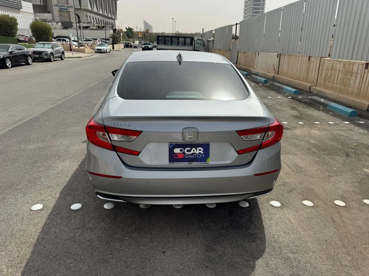 Car image 6