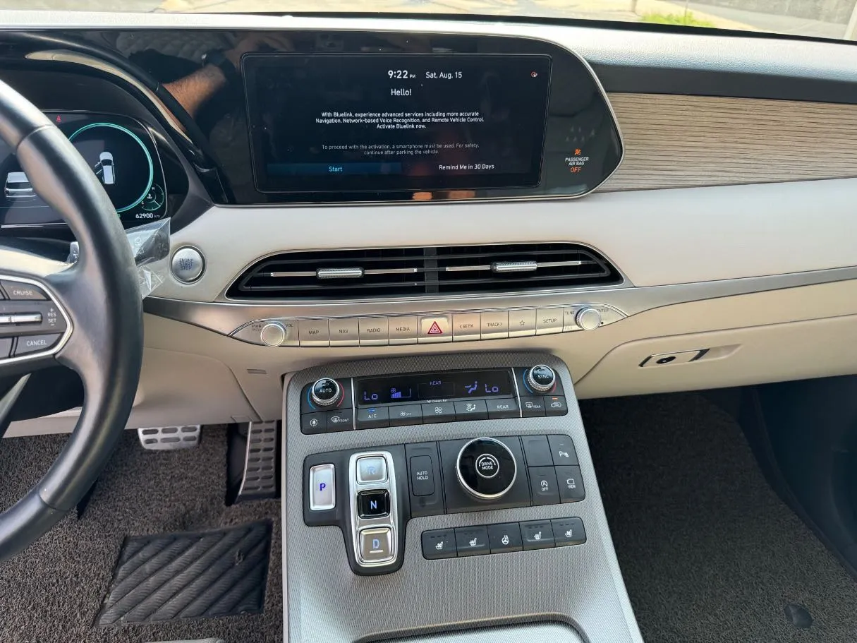 Car image 18