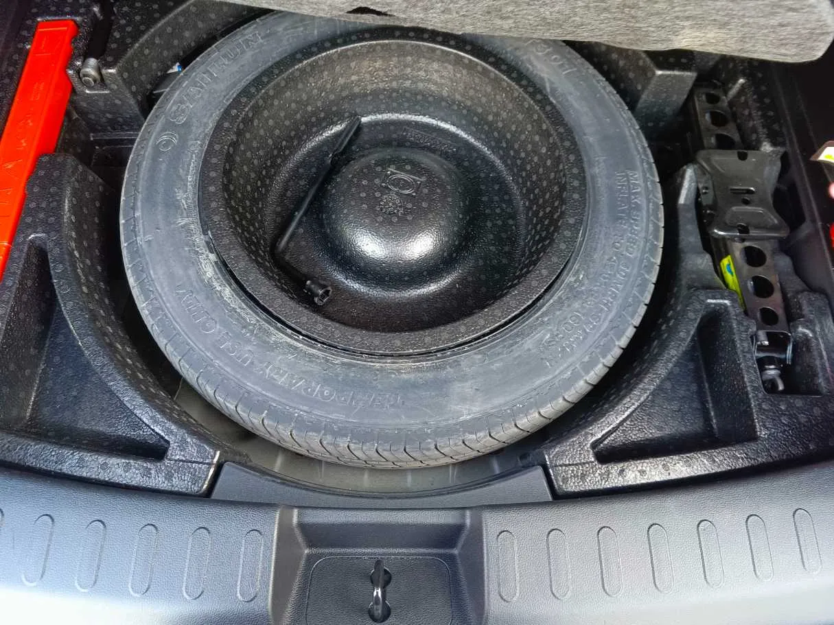 Car image 36