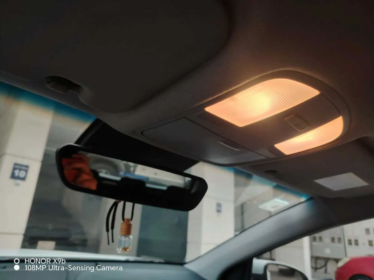 Car image 35