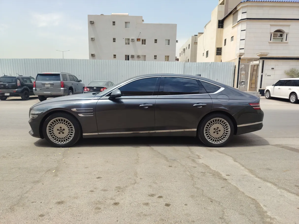 Car image 8