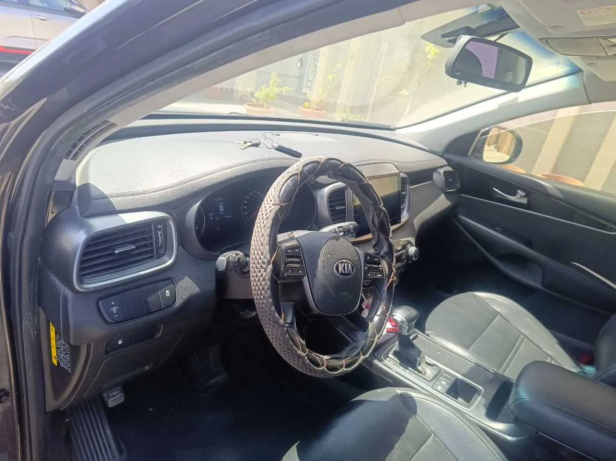 Car image 13