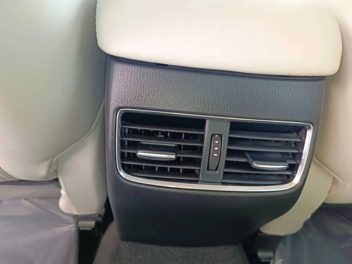 Car image 33
