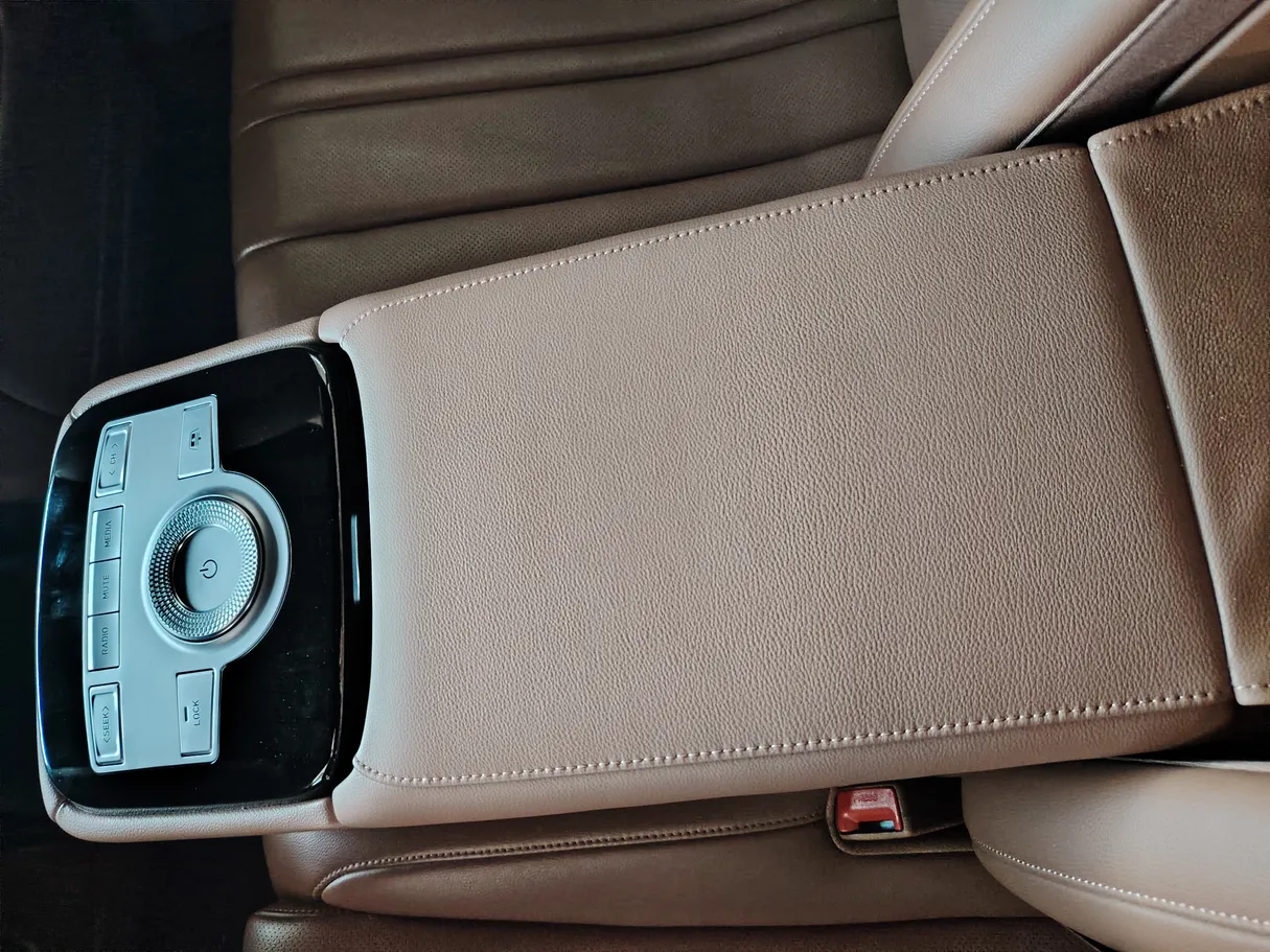 Car image 22