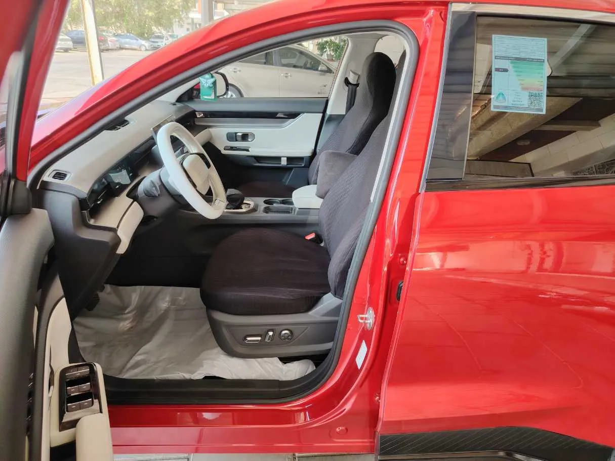 Car image 12