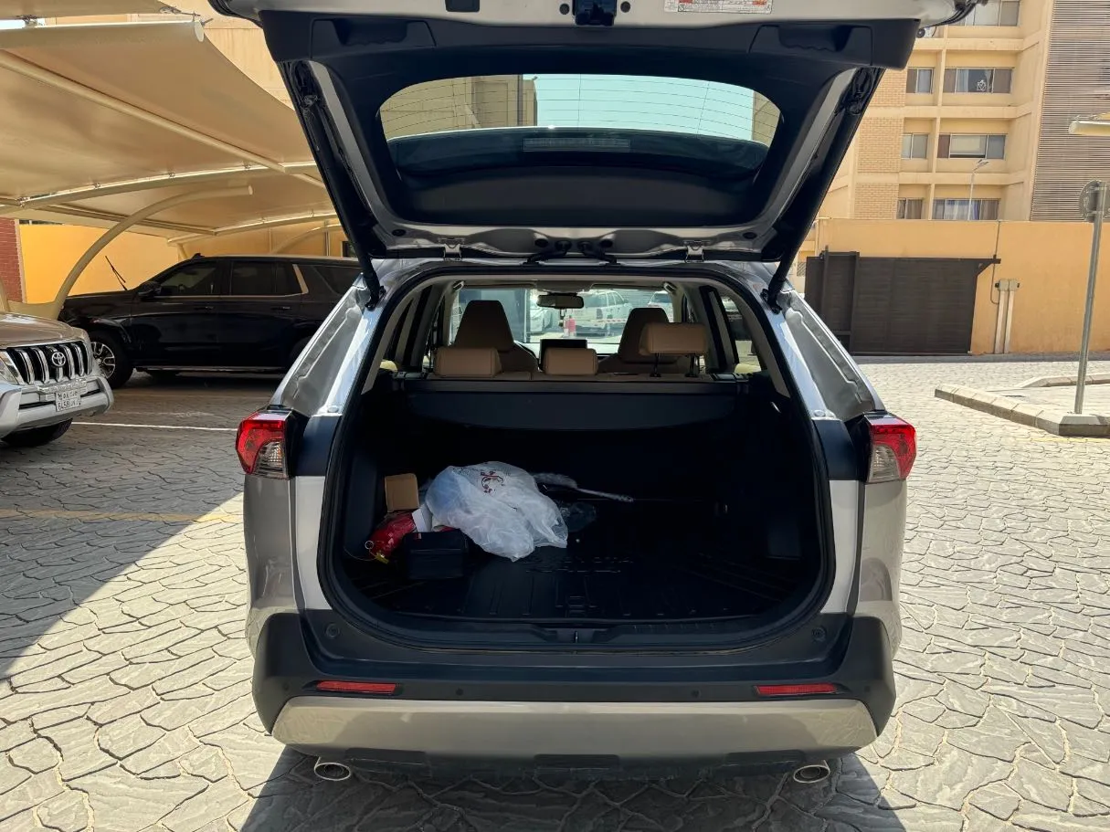 Car image 21