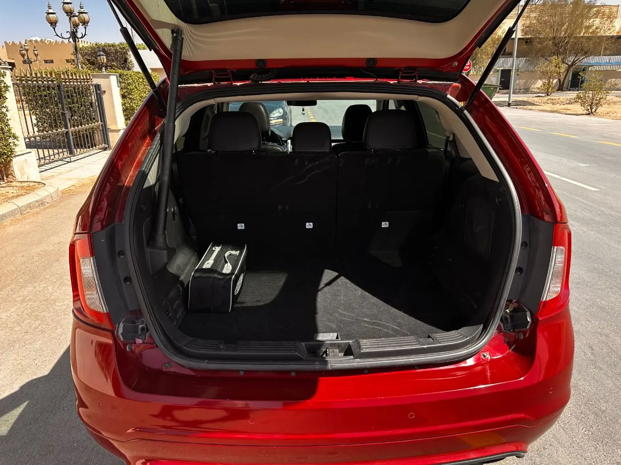 Car image 24