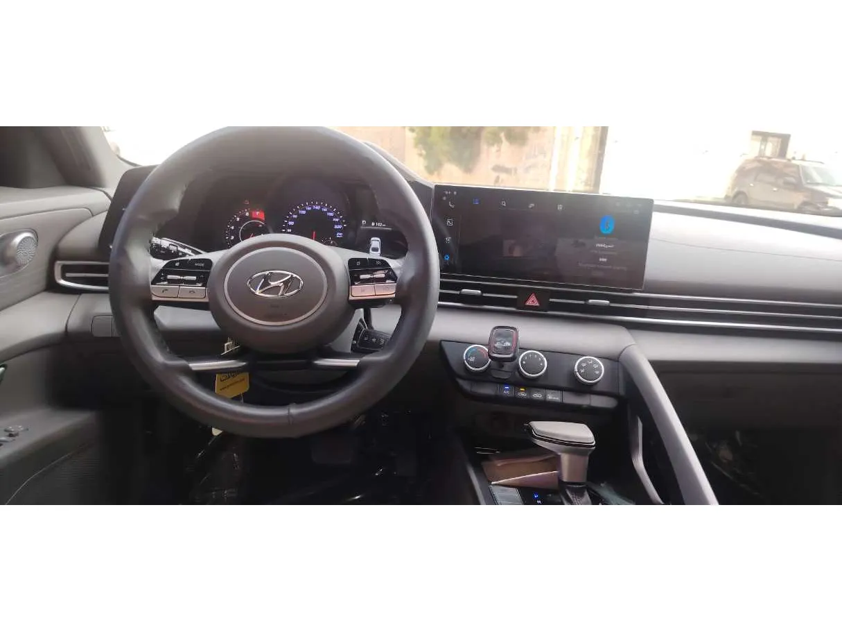 Car image 18