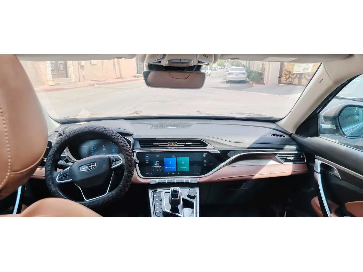Car image 16