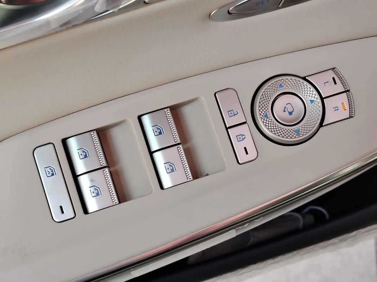 Car image 35
