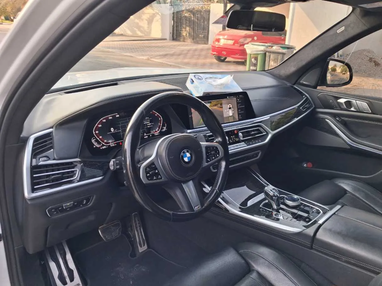 Car image 11