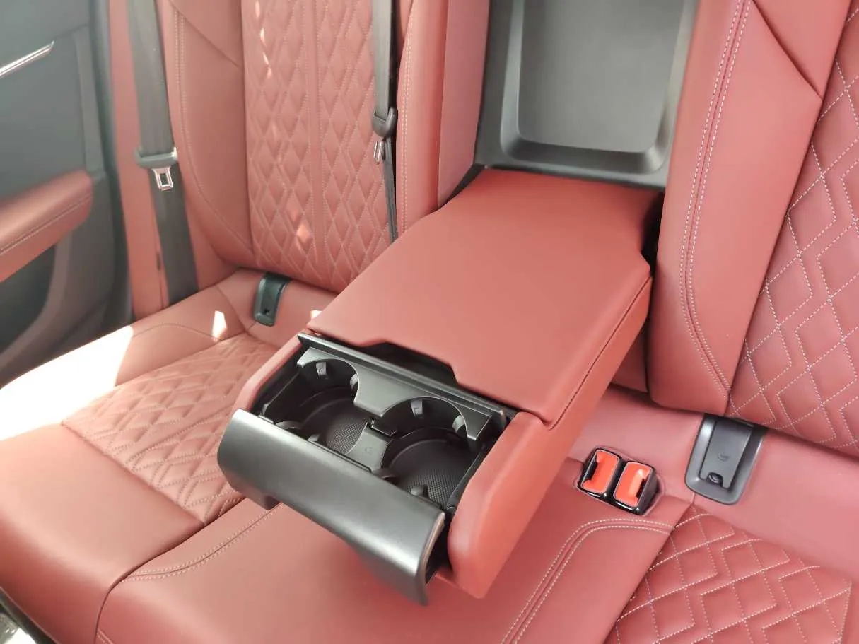 Car image 17