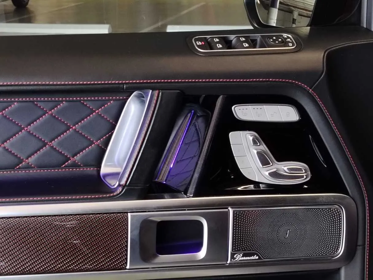 Car image 30