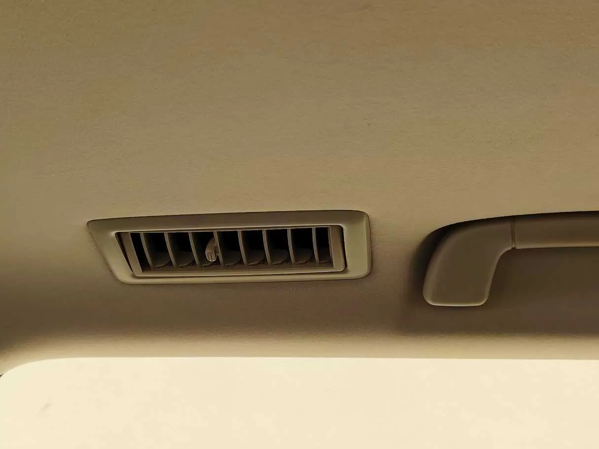 Car image 32