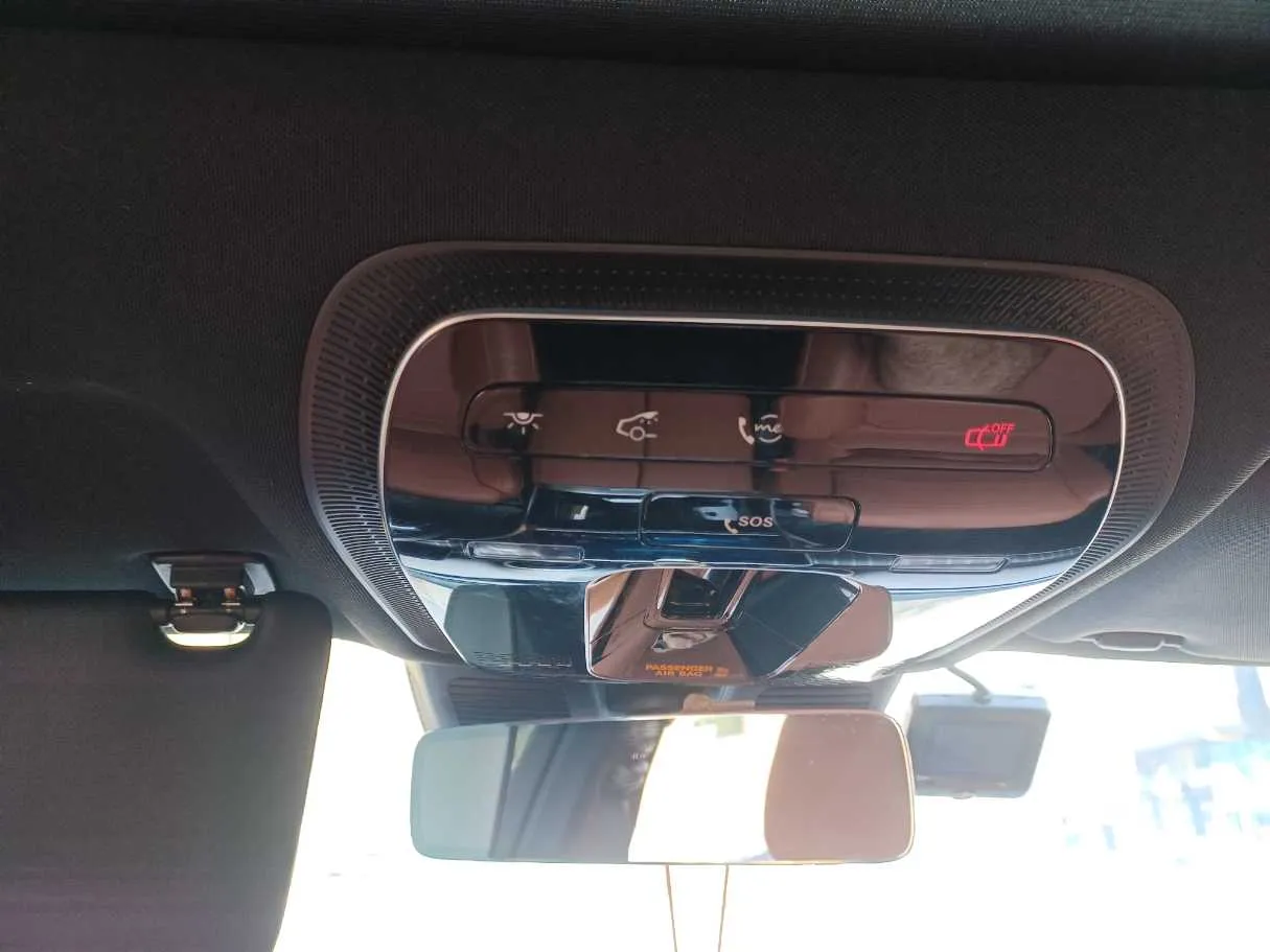 Car image 20