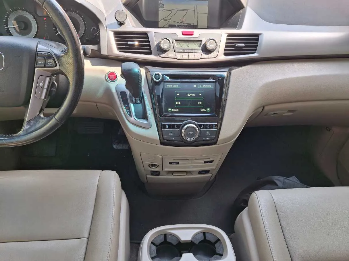 Car image 16