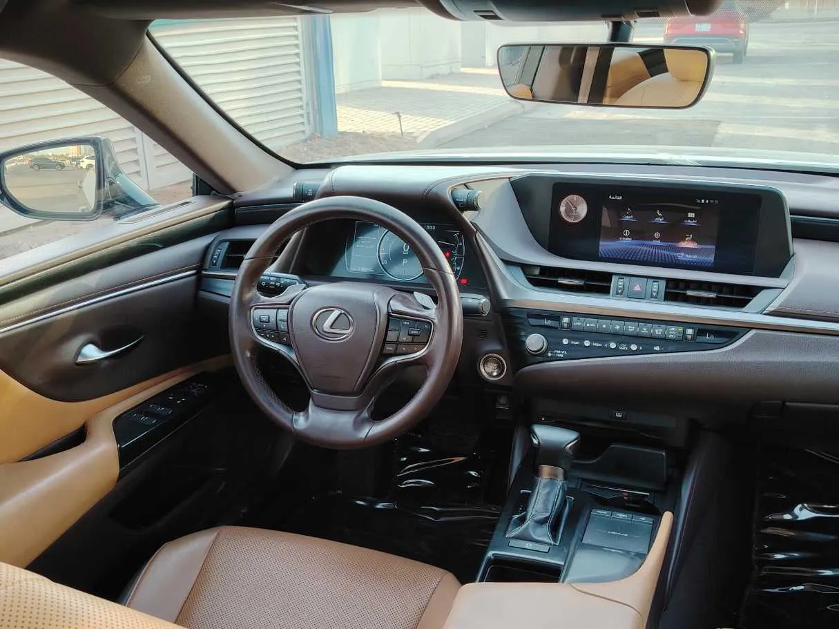 Car image 25